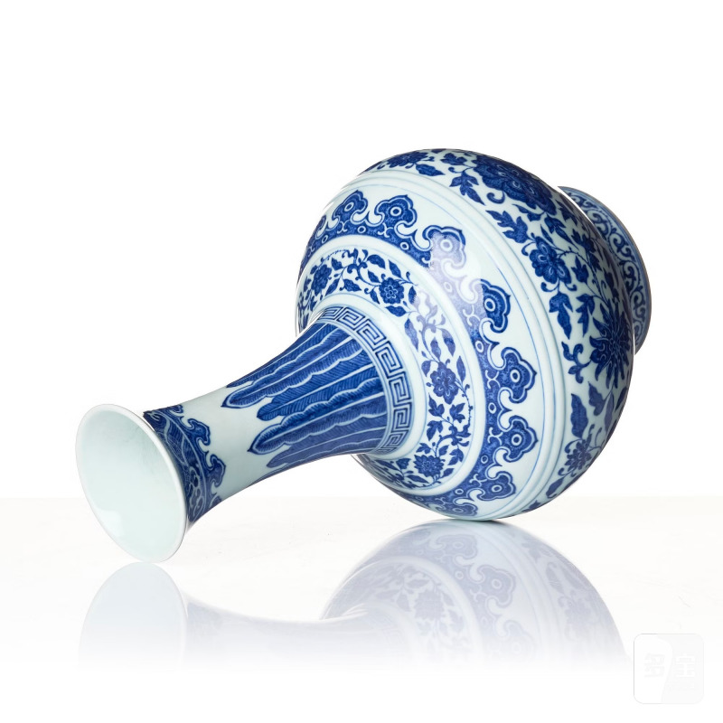A Ming style blue and white bottle vase, - 图5
